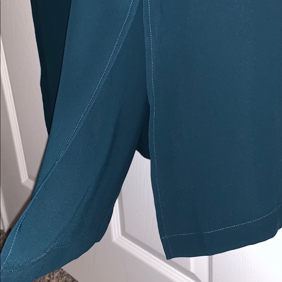 Emerald green dress with a low v cut in the front - Picture 4 of 5